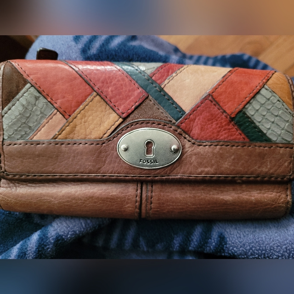 Fossil wallet leather multi color block distressed style great condition
